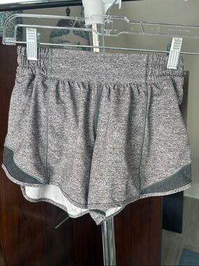 Lululemon Women’s Heather Gray Athletic Running Shorts size 2 tall